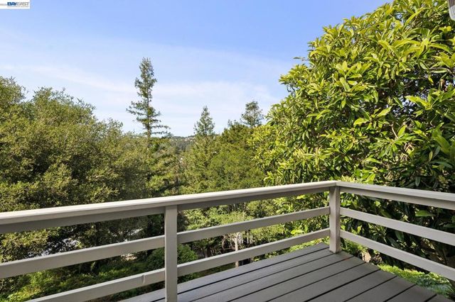 55 Asilomar Cir, Oakland, CA 94611