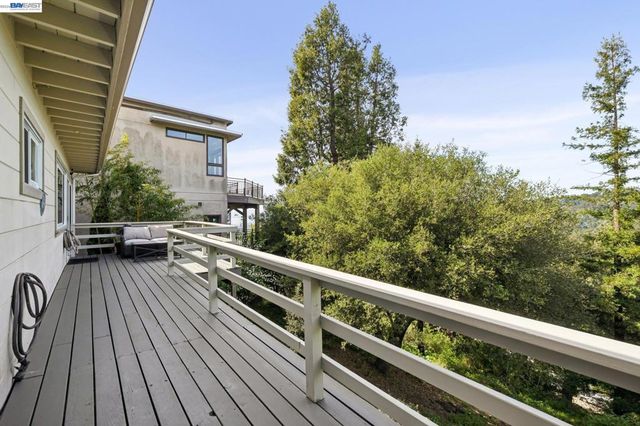 55 Asilomar Cir, Oakland, CA 94611