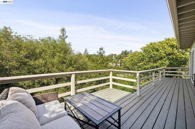55 Asilomar Cir, Oakland, CA 94611