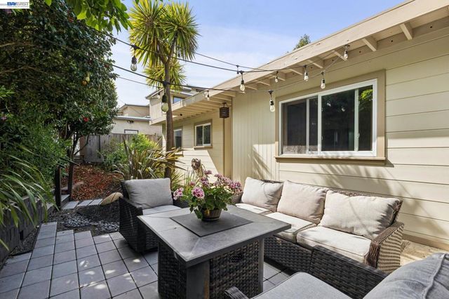 55 Asilomar Cir, Oakland, CA 94611