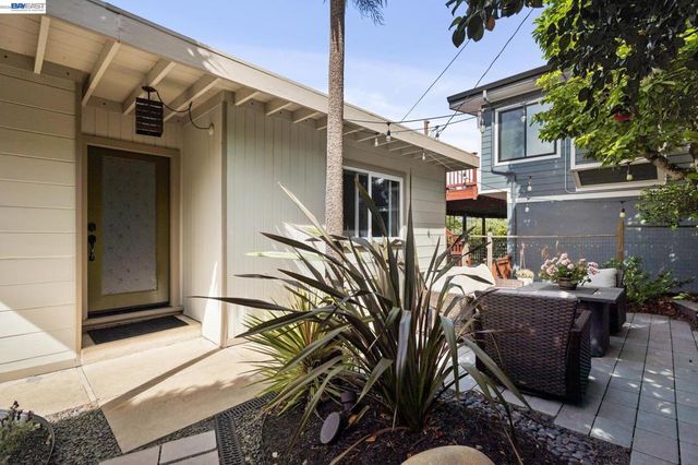 55 Asilomar Cir, Oakland, CA 94611