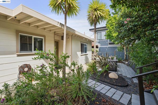 55 Asilomar Cir, Oakland, CA 94611