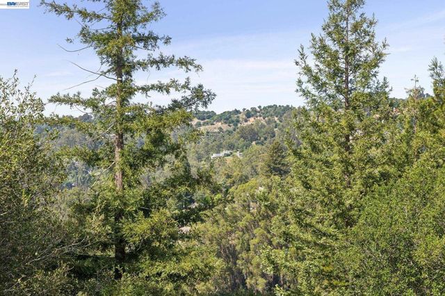 55 Asilomar Cir, Oakland, CA 94611