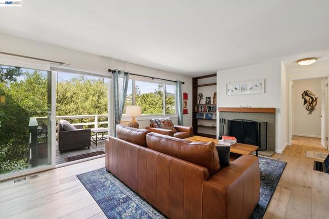 55 Asilomar Cir, Oakland, CA 94611