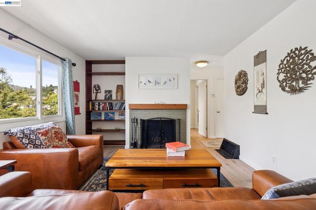 55 Asilomar Cir, Oakland, CA 94611