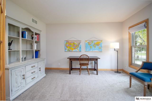6808 Ridge Road, Lincoln, NE 68512