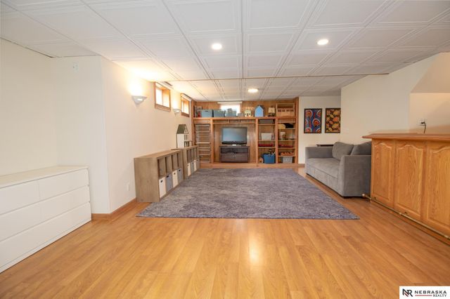 6808 Ridge Road, Lincoln, NE 68512