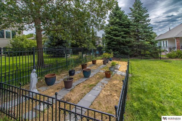 6808 Ridge Road, Lincoln, NE 68512