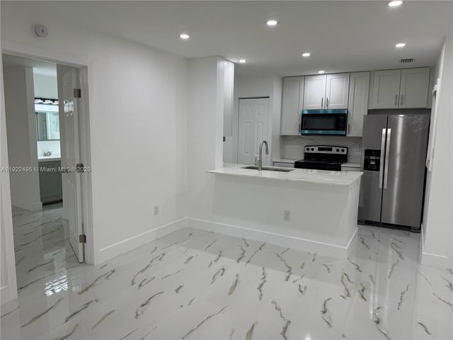 9726 Hammocks Blvd 203-26, Miami, FL 33196