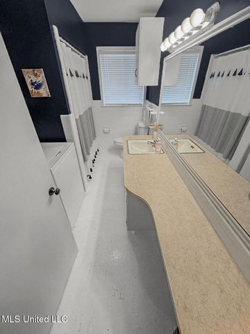 4 Oakhurst Drive, Natchez, MS 39120