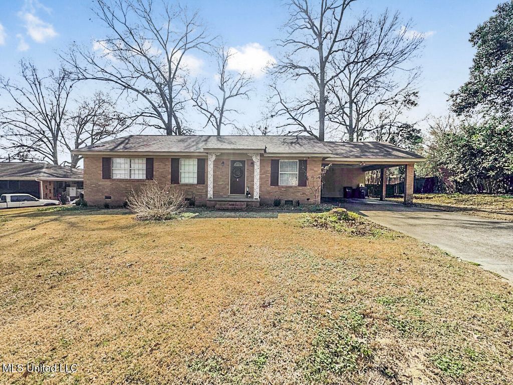 4 Oakhurst Drive, Natchez, MS 39120