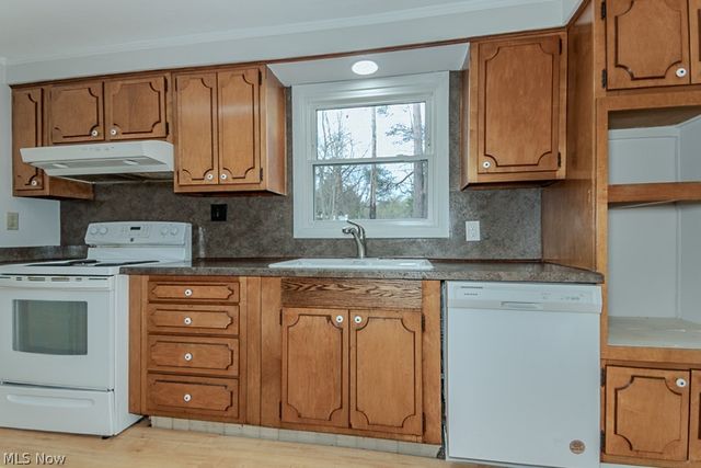 18890 Maplewood Lane, Chagrin Falls, OH 44023