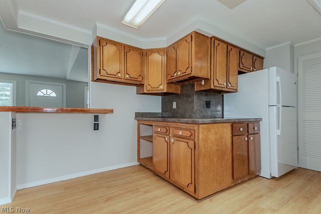 18890 Maplewood Lane, Chagrin Falls, OH 44023