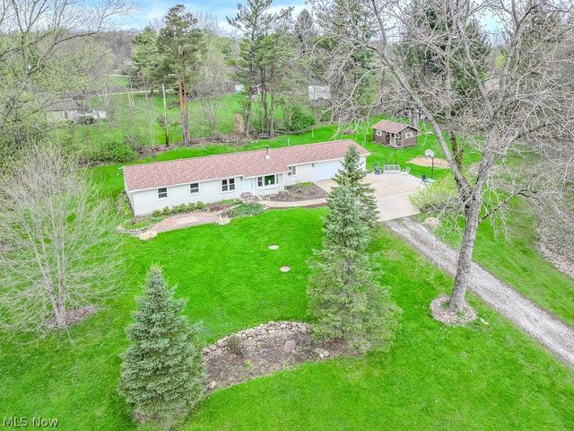 18890 Maplewood Lane, Chagrin Falls, OH 44023