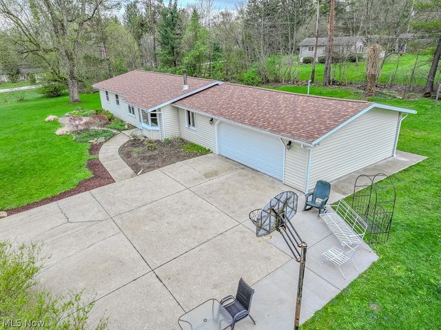 18890 Maplewood Lane, Chagrin Falls, OH 44023
