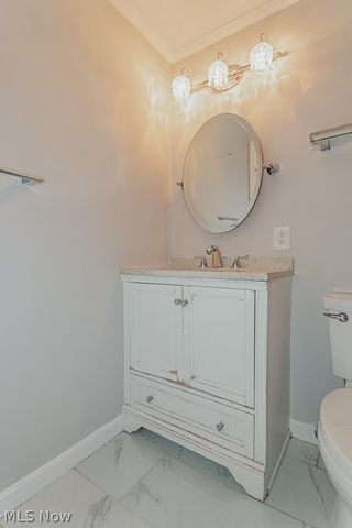 18890 Maplewood Lane, Chagrin Falls, OH 44023