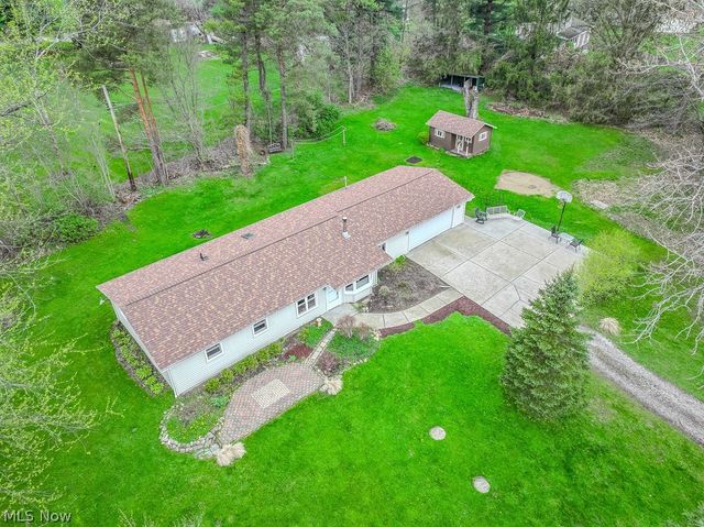 18890 Maplewood Lane, Chagrin Falls, OH 44023