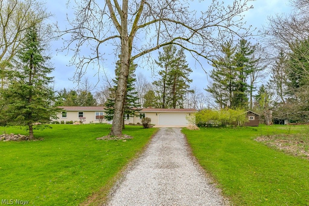 18890 Maplewood Lane, Chagrin Falls, OH 44023