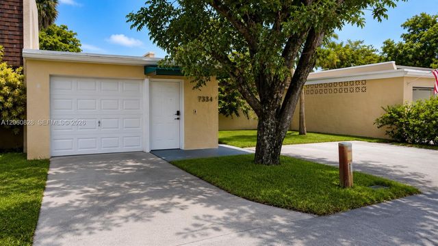7334 Pepper Pike Dr, Hialeah, FL 33015