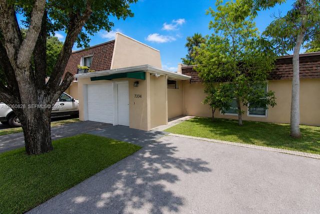 7334 Pepper Pike Dr, Hialeah, FL 33015