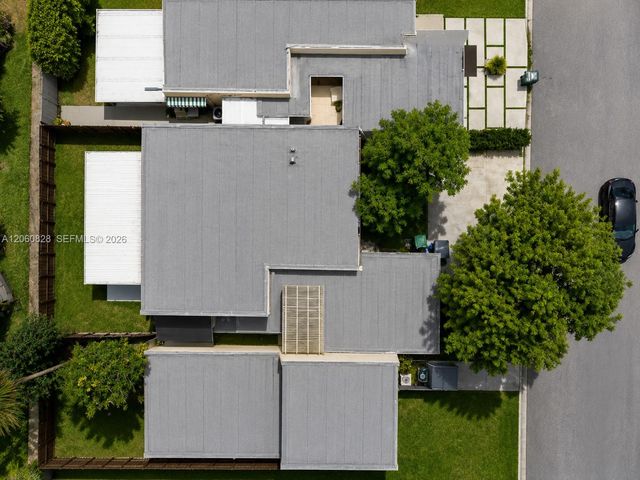 7334 Pepper Pike Dr, Hialeah, FL 33015