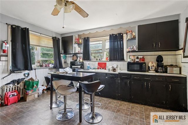 24 Maple Road, Iselin, NJ 08830