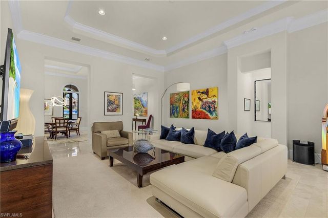 2220 Residence CIR, Naples, FL 34105