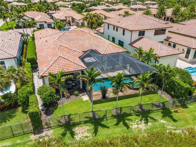 2220 Residence CIR, Naples, FL 34105