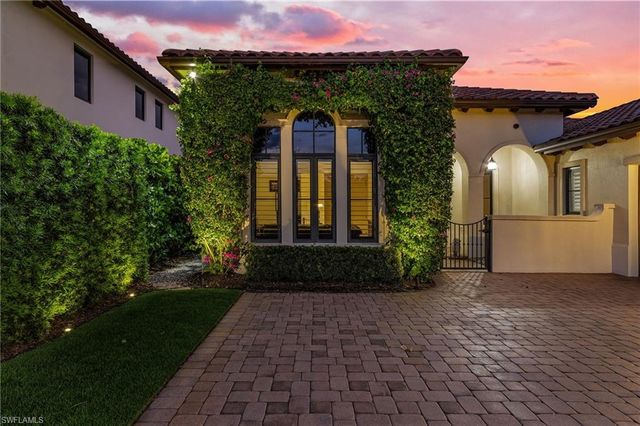 2220 Residence CIR, Naples, FL 34105