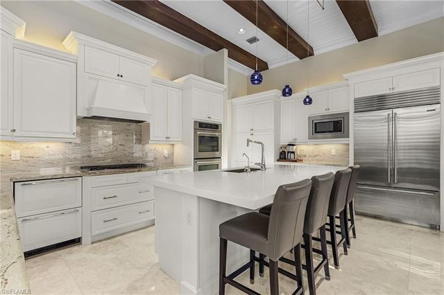 2220 Residence CIR, Naples, FL 34105