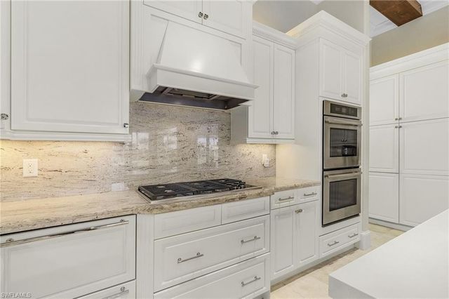 2220 Residence CIR, Naples, FL 34105