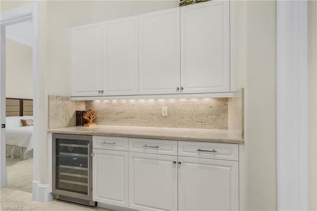 2220 Residence CIR, Naples, FL 34105