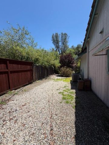 12000 Norman Ln, Auburn, CA 95603