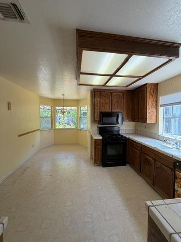 12000 Norman Ln, Auburn, CA 95603