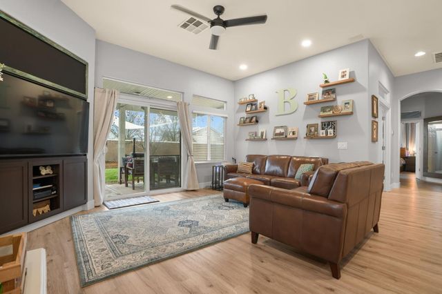 2930 Mineshaft Ct, Riverbank, CA 95367