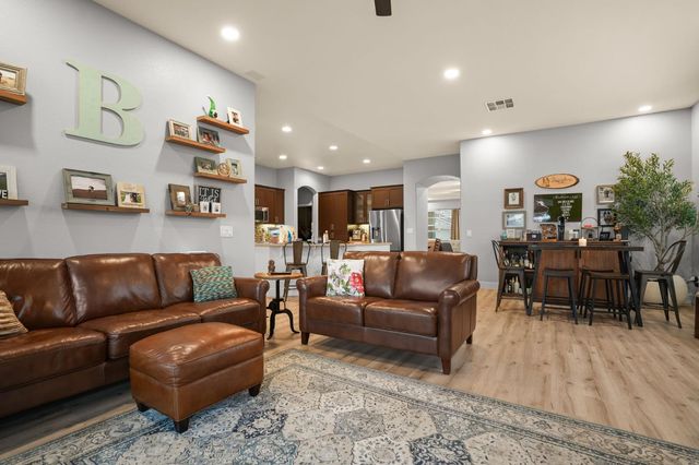 2930 Mineshaft Ct, Riverbank, CA 95367