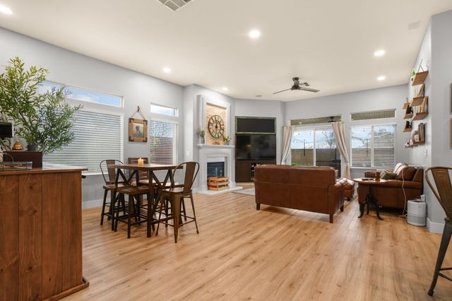 2930 Mineshaft Ct, Riverbank, CA 95367