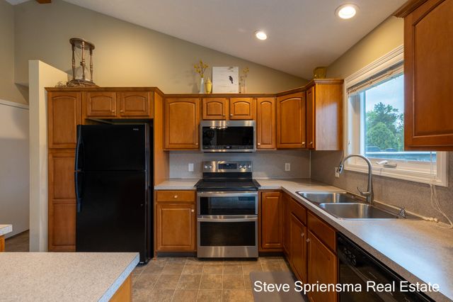 12717 60th Avenue, Allendale, MI 49401