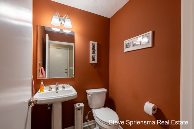 12717 60th Avenue, Allendale, MI 49401