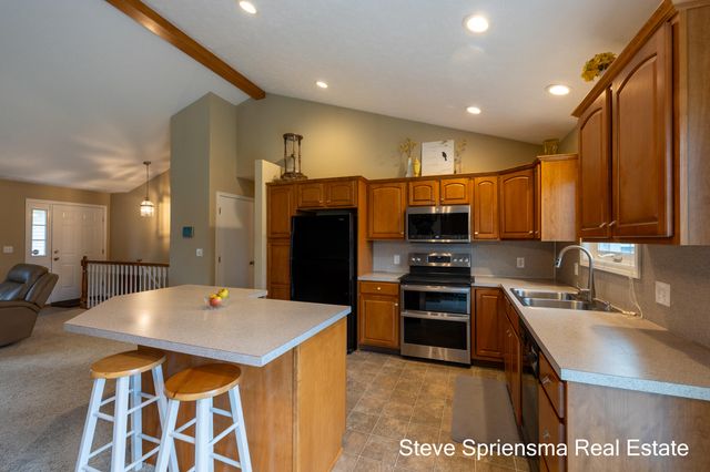12717 60th Avenue, Allendale, MI 49401