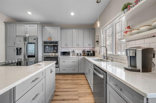 140 Gate Schoolhouse Road, New Hampton, NY 10958