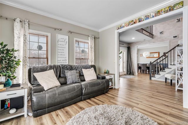 140 Gate Schoolhouse Road, New Hampton, NY 10958