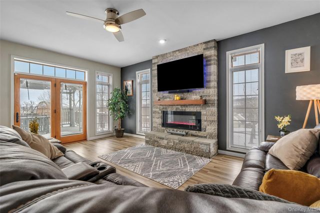 140 Gate Schoolhouse Road, New Hampton, NY 10958