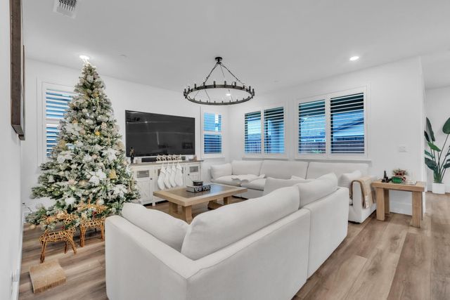 2751 Macabee Dr, Lathrop, CA 95330