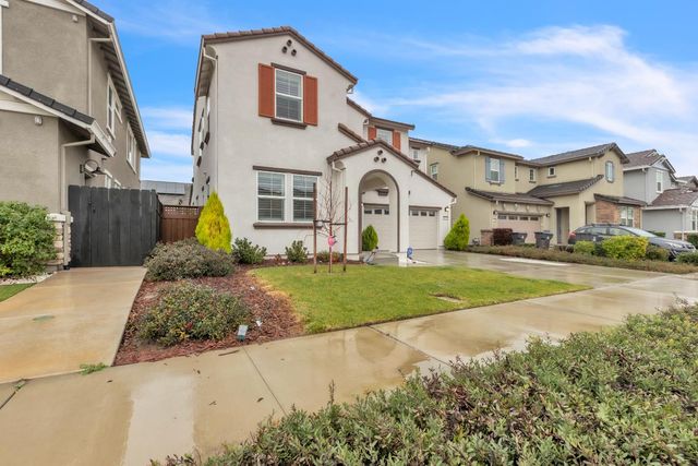 2751 Macabee Dr, Lathrop, CA 95330