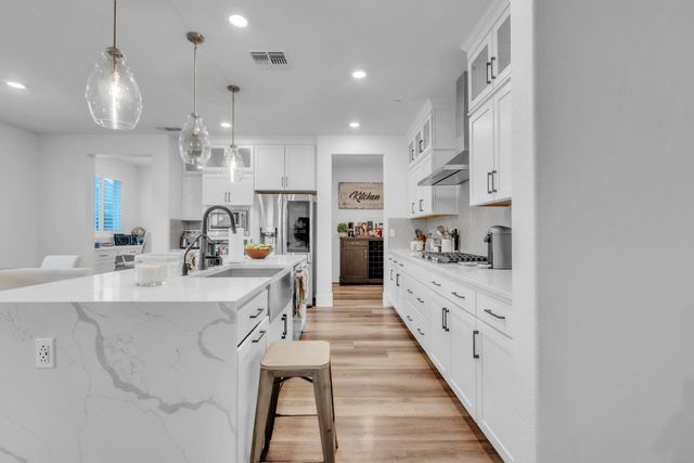 2751 Macabee Dr, Lathrop, CA 95330