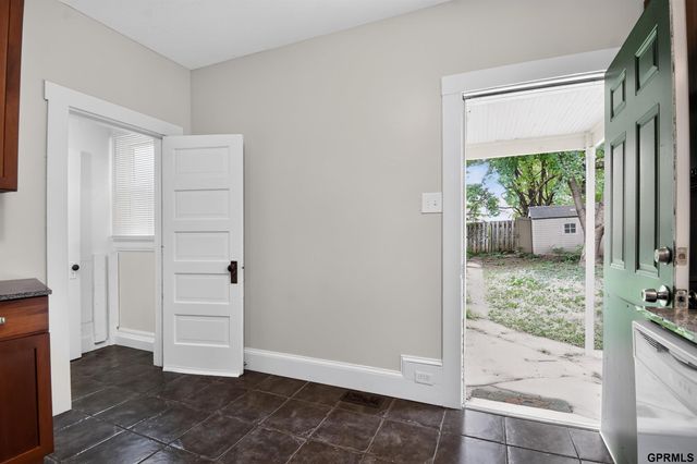 5820 Ohio Street, Omaha, NE 68104