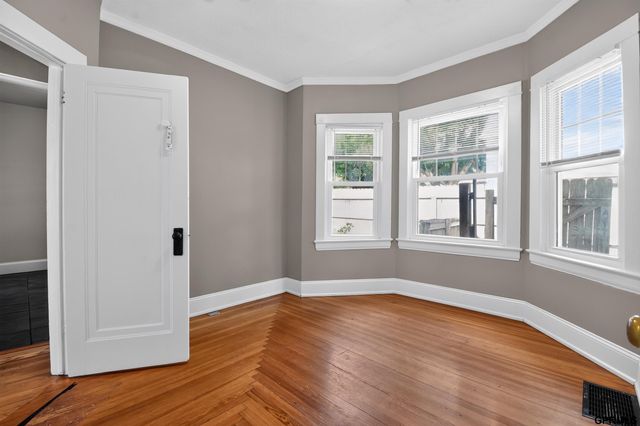 5820 Ohio Street, Omaha, NE 68104