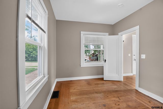 5820 Ohio Street, Omaha, NE 68104