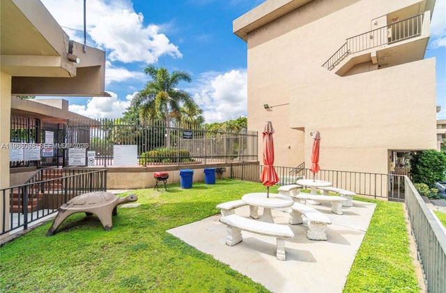 830 NW 87th Ave 303, Miami, FL 33172